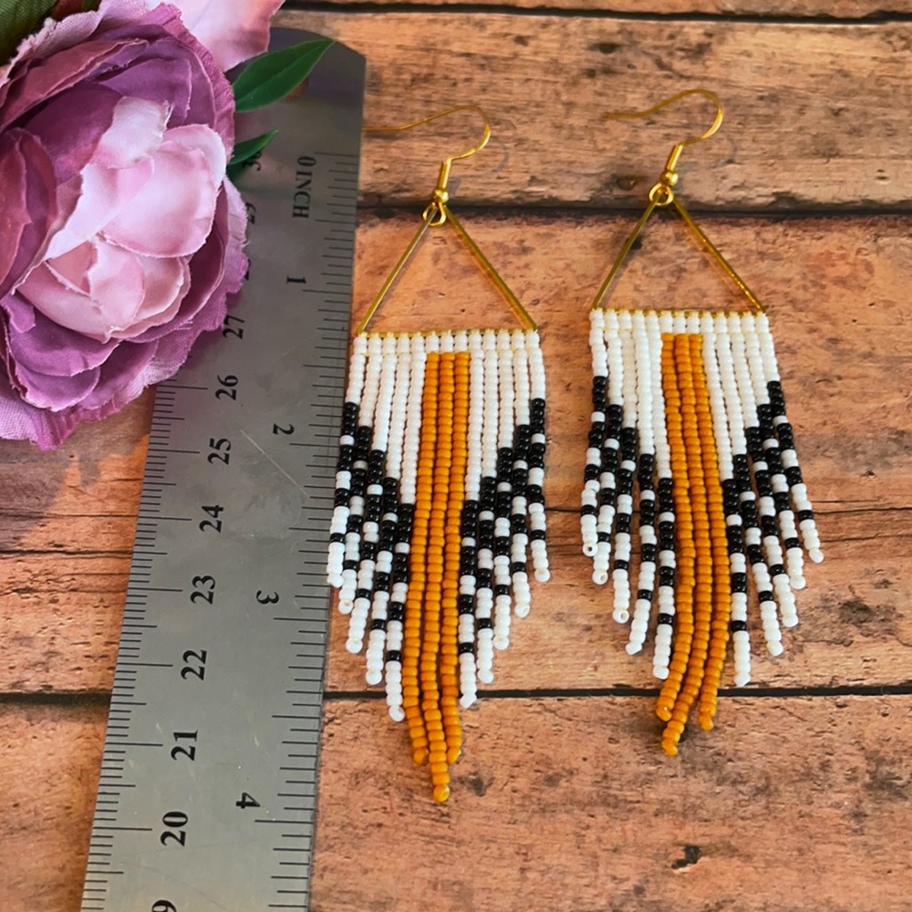 Dangle beaded earring - Picture 5 of 5